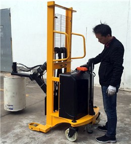 惠澤叉車(chē)生產(chǎn)出3英寸6英寸紙卷芯漲軸脹紙旋轉(zhuǎn)車(chē)